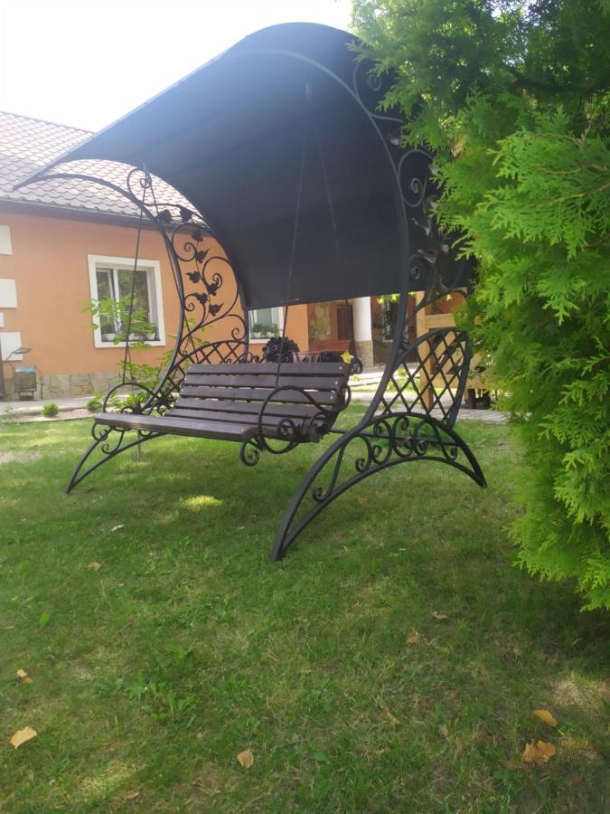 Білий Птах Hotel Svityaz' Ngoại thất bức ảnh